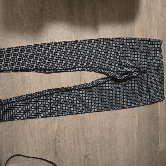 Lululemon - Picture 2 of 7